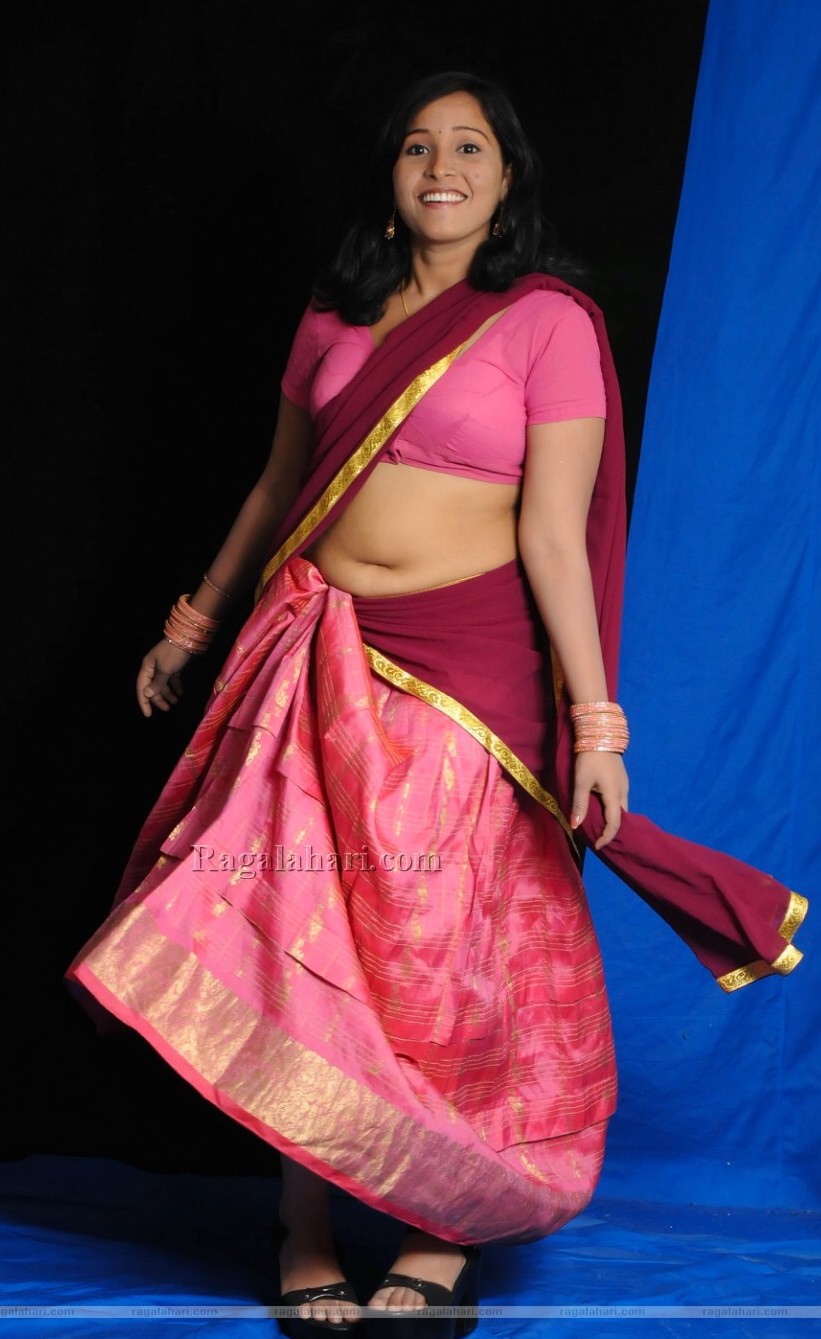 Desi Village Hot actress Navel Show in Half Saree
